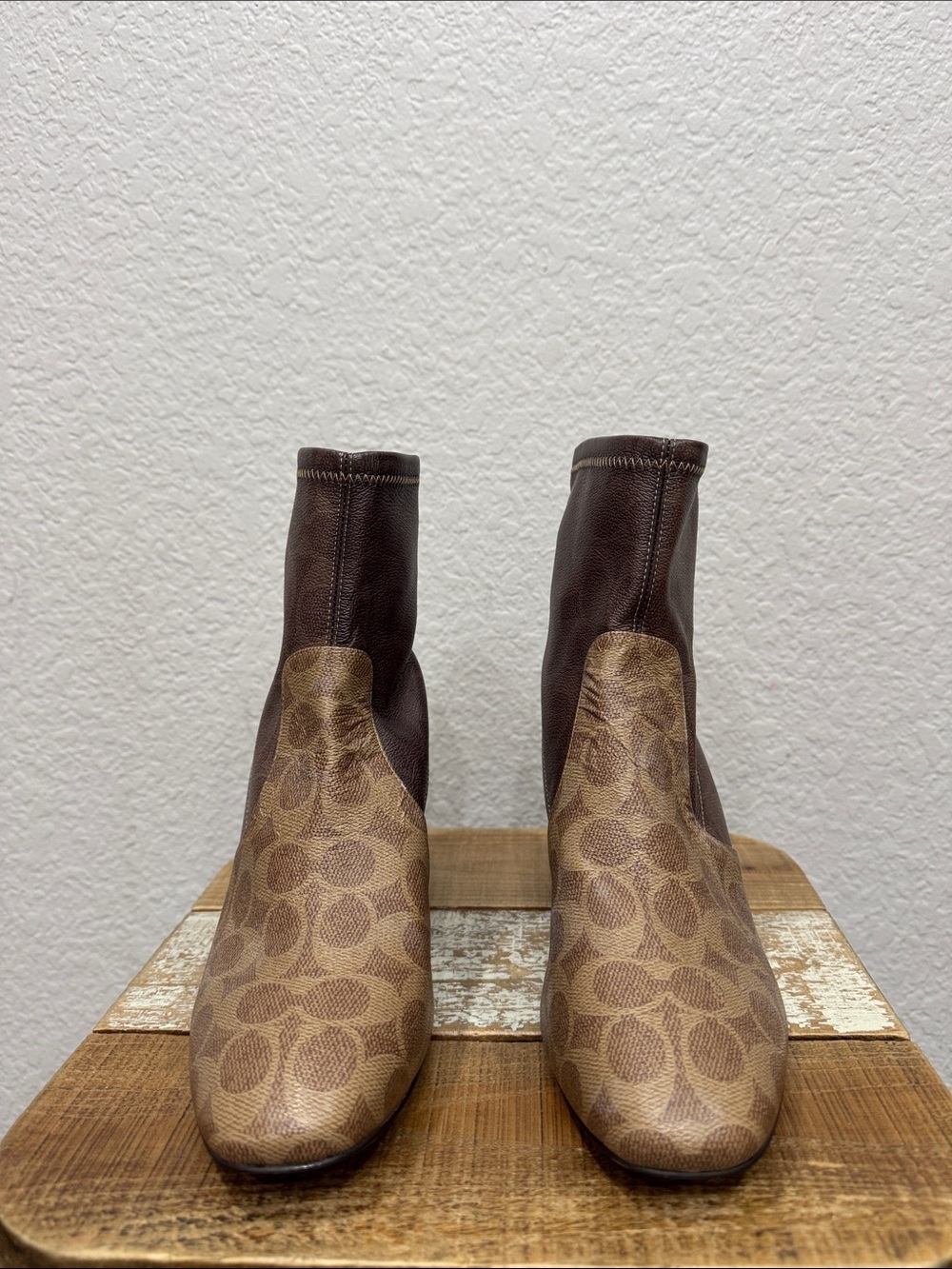 Coach Margot Monogram Coated Canvas Boots 9.5 NEW - Picture 3 of 8